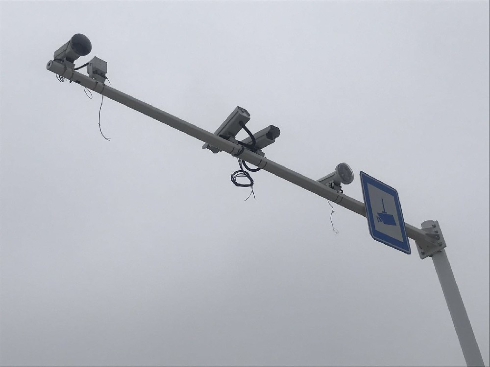 智能交通道路卡口施工現(xiàn)場